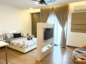 Symphony Tower - Self Check in, Privacy, Epic City View, Netflix, Free Parking